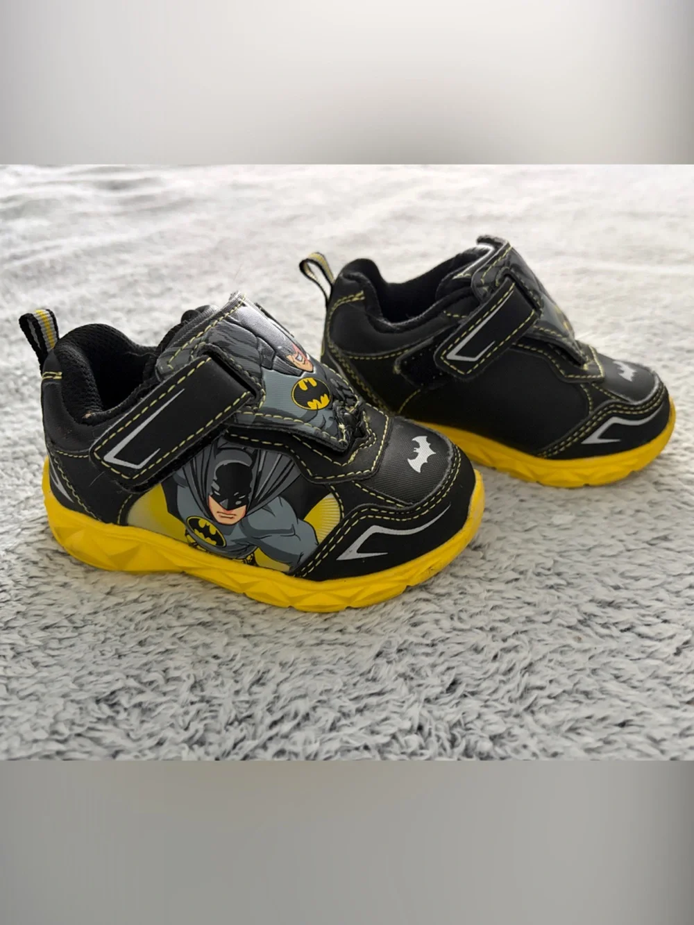 Batman Kids' Black & Yellow Sneakers Toddler Size 6
